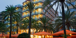   Льорет-де-Мар — остановитесь в самом центре!  Отель Marsol находится прямо на каталонском побережье Коста-Брава, в городке Льорет-де-Мар. К услугам гостей фитнес-центр, сауна и бассейн на крыше с террасой и шезлонгами.