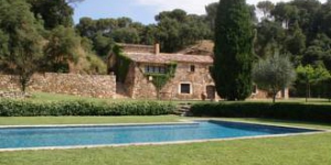  This impressive Catalonian Masia or Manor House has a private swimming pool. It is in the Sant Sadurni de LHeura area between the rivers Rissec and Daró.