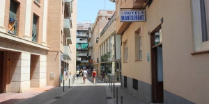   Stay in the Heart of Lloret de Mar  Just 150 metres from the lively centre of Lloret and 5 minutes’ walk from the beach, Hotel Montserrat features a 24-hour front desk and free Wi-Fi in public areas. This hotel features twin and triple rooms with private bathroom.