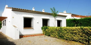  House located in the Torre Gran. 3 km from the beach and the center of L Estartit.