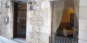  This traditional guest house is a charming stone building in the old quarter of Torroella de Montgrí­. There is free wired internet in rooms and public areas.