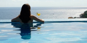  Ce charmant hôtel vous accueille à Llafranc, l'une des meilleures stations balnéaires de la Costa Brava. Toutes les chambres de l'Hotel Blaumar Llafranch disposent d'une terrasse privée ou d'un jardin avec vue sur la mer.