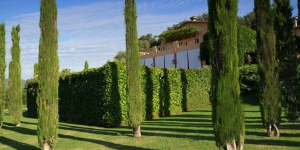  Doté d'une piscine extérieure et d'un jardin avec barbecue, le Mas Roure Vell est situé juste à l'extérieur de Tortellà, dans la région d'Alta Garrotxa. Une connexion Wi-Fi est disponible gratuitement dans l'ensemble de l'établissement.