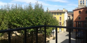  Los Apartamentos Fonda Finet están situados en Sant Feliu de Pallarols y disponen de conexión Wi-Fi gratuita. Los huéspedes gozan de acceso gratuito a la piscina y jardín del establecimiento Fonda Finet, situado a 100 metros.