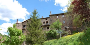  Set in the historical Old Town of Santa Pau, Can Salgueda is built into the old city walls. It comes with an extensive private garden and free WiFi throughout.