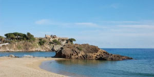  Laura La Fosca biedt een gemeenschappelijk zwembad en tuin. Het ligt op 200 meter van het strand Cala de la Fosca, in Palamós.