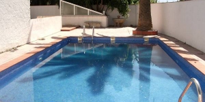  Apartment C/Velazquez 7 Roses is a 4-room apartment of 83 m2. The apartment is located 200m from the beach and the sea.