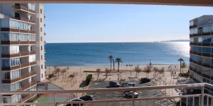  Situated on the beachfront promenade of Roses J&V Sol i Mar 17 Apartment offers a panoramic sea view and includes air-conditioning. Santa Margarida Beach along with shops and restaurants are a 5-minute walk.