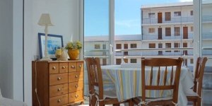  Situated in Roses, 1.8 km from the centre and a 3-minute walk from the beach, J&V Weekend is a bright studio with a small balcony.