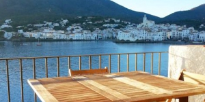  L'appartement Pianc est situé dans le joli village de Cadaqués, juste sur la promenade longeant la plage et à 2 minutes à pied de la plage de Pianc. Il propose une terrasse privée orientée au sud bénéficiant d'une vue sur la mer.
