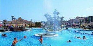  Este acogedor hotel familiar está situado en una zona tranquila de Lloret de Mar, a pocos pasos del centro y a 800 metros de la playa. Disfrute de la piscina situada en los exóticos jardines y de las comidas tipo bufé en el restaurante.
