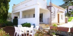   Stay in the Heart of Roses  Detached house with roof terrace situated in Roses along the Costa Brava. The distance to the sea is 950m.
