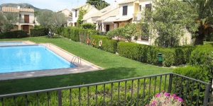  Terraced holiday home located in a quiet residential development at 3 km from the beach of l Estartit. The holiday home has a private garden and access to a communal swimming pool.