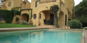  Terraced holiday home with private swimming pool in a small development. at 4 km from the beach of l Estartit.