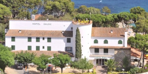  Het Hotel Xaloc in Platja d'Aro is een leuk, klein hotel aan zee waar u echt van uw vakantie kunt genieten. Dit is de perfecte plek voor families, kinderen zijn hier zeer welkom.