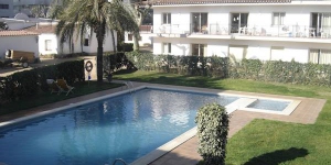  L'Apartaments Kosidlo està situat a Castell-Platja d'Aro, a 5 minuts a peu de la platja. L'establiment ofereix una piscina exterior compartida, zona de barbacoa i allotjaments amb terrassa o balcó privats.