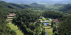  El Xalió está a 4 km de San Miguel de Campmajor y ofrece piscina exterior y actividades de aventura. Este alojamiento puede reservarse por habitaciones o al completo.