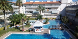 Het Mar Dor Apartments ligt in L'Estartit aan de Costa Brava en heeft een gedeeld buitenzwembad en een restaurant. U wandelt in 5 minuutjes naar het strand van L'Estartit.