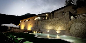  El Mas Vilar es una casa rural del siglo XVII que cuenta con piscina climatizada al aire libre y se encuentra en Arbúcies, en el parque natural del Montseny. Ofrece hermosas vistas a la montaña y conexión Wi-Fi gratuita.