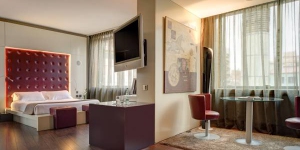  Das sehr günstig, nur 600 Meter vom historischen Stadtteil Bgarri Vell und 400 Meter vom Bus- und Zugbahnhof Girona entfernt gelegene Carlemany Girona bietet Ihnen Zimmer mit 32-Zoll-Flachbild-TV und kostenlosem WLAN. Die klimatisierten, modernen und geräumigen Zimmer im Hotel Carlemany verfügen über luxuriöse Bettwäsche aus Baumwolle, Pflegeprodukte von Loewe, eine Minibar und einen Safe.