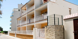  Estos apartamentos están situados en la encantadora población de L'Estartit, en la Costa Brava. Está a 50 metros de la playa y ofrece apartamentos con cocina, una opción ideal para estancias familiares.