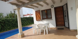  Offering an outdoor pool, Estepa is located in L'Escala. The accommodation will provide you with a patio.