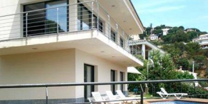  Holiday home Santi is located in Lloret de Mar. The accommodation will provide you with a balcony.