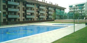  Located in Lloret de Mar, Apartment La Siesta offers an outdoor pool. The property is 3.