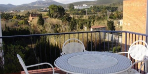  Apartment Bernard is a self-catering accommodation located in Llanca. Complete with a microwave, the dining area also has an oven and a refrigerator.