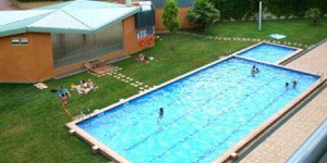  Located in Lloret de Mar, Apartment Santa Cristina offers an outdoor pool. The property is 3 km from Water World and 600 metres from Fenals Beach.