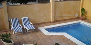  Holiday home Llevant is located in L'Escala. There is a full kitchen with a dishwasher and a microwave.