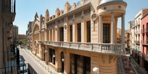  In der Altstadt von Figueres bietet das Empordà Apartaments schallisolierte Unterkünfte mit einer Klimaanlage, einem Balkon mit Stadtblick und kostenfreiem WLAN. Das Teatre-Museu Dalí befindet sich 300 m entfernt.