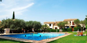  Featuring a shared swimming pool and garden, Oliveres is located in L'Estartit. This 2-bedroom holiday home is just 3 km from the nearest beach and L'Estartit Town Centre.