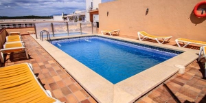   Alójate en el centro de Lloret de Mar  El San Juan Park está situado en una zona tranquila de Lloret de Mar, a menos de 400 metros de la playa. Ofrece habitaciones con balcón y dispone de piscina al aire libre de temporada.