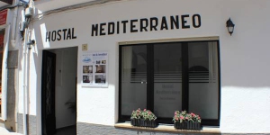  Située à quelques minutes de marche de la ville historique de Tossa de Mar, l'Hostal Mediterráneo est une maison d'hôtes implantée à seulement 250 mètres de la plage. Une connexion Wi-Fi est disponible gratuitement dans les parties communes.