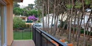  El alojamiento Miquel Angel, situado a 400 metros de la playa de Empuries, en La Escala, es una casa de 4 dormitorios con jardín y terraza. Dispone de garaje privado y zona de barbacoa.