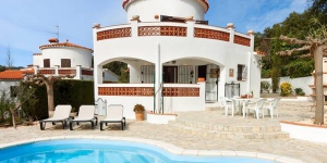  Located in Calonge, Villa Calonge 1 offers an outdoor pool. This self-catering accommodation features WiFi.