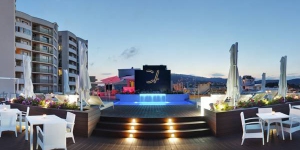  El Cosmopolita Hotel Boutique está en Platja d'Aro, en primera línea de playa, y cuenta con piscina al aire libre y varias terrazas amuebladas con vistas al mar. Además, alberga varios restaurantes.