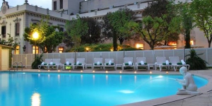  Отель Balneario Prats расположен в Кальдас-де-Малавелья. Гостей ожидает термальный спа-салон, а также открытый бассейн с водой из горячих природных источников.