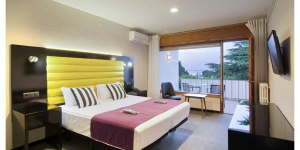  Situé sur la plage de Platja de Fornells, l'hôtel Eetu - Adults Only propose des chambres climatisées avec une terrasse privée. Il dispose d'un court de tennis, d'un bar-restaurant avec terrasse et d'une connexion Wi-Fi gratuite.