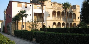  Bénéficiant d'une piscine et d'une terrasse communes, le Can Tallada vous accueille dans la paisible ville de Bordils, à 15 km de Gérone. Cet établissement comporte des villas et des studios.