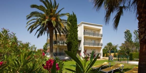 Apartaments Santa Maria and studios are all located within 500 metres of the beach in Roses, on the Costa Brava. All apartments have a shared pool, free parking and free Wi-Fi.