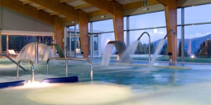  L'Hotel Guitart Termes la Collada ofereix tractaments de spa de luxe en un bonic indret de muntanya. L'establiment disposa de Wi-Fi i de piscines d'oci cobertes i exteriors.