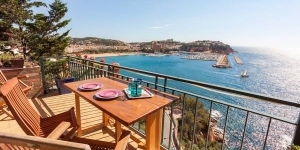  Apartment St Feliu de Guíxols is a self-catering accommodation located in Sant Feliu de Guixols. There is a full kitchen with a dishwasher and a microwave.