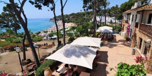  Camping Treumal is set overlooking Playa de Can Cristus Beach, on the Costa Brava, between Platja D’Aro and Calonge. It features a private beach area, outdoor pool and free on-site parking.