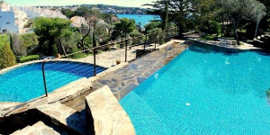  El Rec de Palau Villas se encuentra en un jardín con piscina al aire libre compartida, a 3 minutos a pie de la playa de Cadaqués. Ofrece villas y apartamentos con aire acondicionado y conexión WiFi gratuita.
