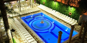  Stay in the Heart of Lloret de Mar  Situated in the center of Lloret de Mar, this Egyptian-themed hotel is 1700 ft from the beach. Cleopatra Spa Hotel features an outdoor swimming pool, spa and rooms with balconies.