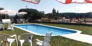  Отель Fonda Siqués находится в историческом центре средневекового Бесалу и располагает открытым бассейном и садом. Предоставляется бесплатная парковка.