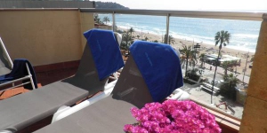   Stay in the Heart of Lloret de Mar  The recently renovated, modern hotel is located in the center of Lloret De Mar, just a stone’s throw from the beach and commercial center. The stylish hotel has an array of amenities for you to relax and enjoy your vacation.
