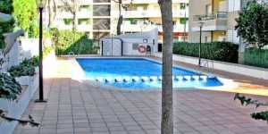  Aquest apartament senzill i tradicional està situat a Platja d'Aro, a tan sols 300 m de la platja Gran i a 2 km del port esportiu de Port d'Aro. Ofereix un pati moblat, una piscina exterior compartida i un solàrium.